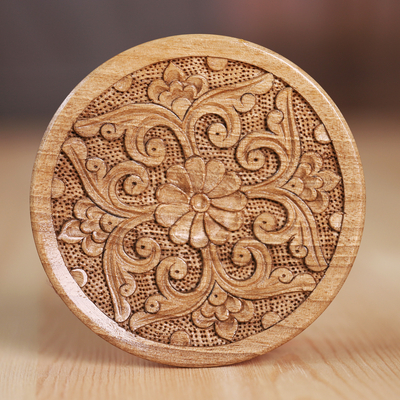 Imán de madera - Imán redondo floral de madera de nogal tallado a mano de Uzbekistán