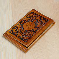 Titular de la tarjeta de madera, 'Signos de magnificencia' - Titular de la tarjeta de madera de nogal floral tradicional tallado a mano