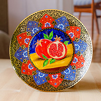 Messing-Wandkunst, „Eternal Pomegranate“ – Handbemalte helle Messing-Wandkunst mit Granatapfel-Thema