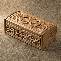 Dekorative Box aus Buchenholz, „Symbol der Ewigkeit“ – handgeschnitzte dekorative Box aus Buchenholz