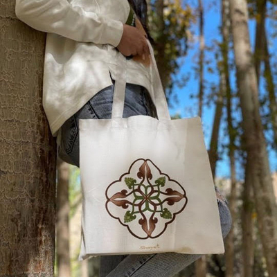 Baumwoll-Einkaufstasche - Handbemalte Baumwoll-Einkaufstasche mit Blättern und Bäumen aus Armenien