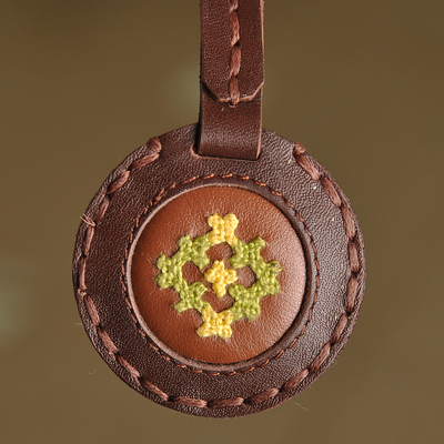 Llavero de cuero - Llavero de cuero marrón hecho a mano con textil Marash