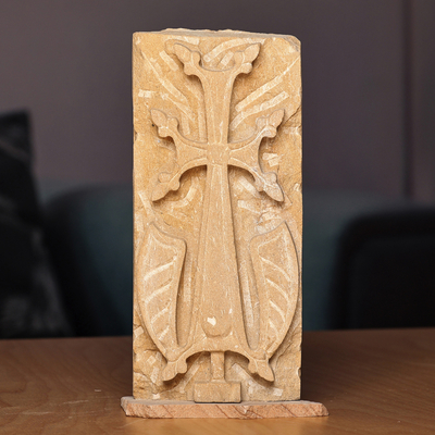 Felsit-Steinskulptur - Armenische handgeschnitzte Felsit-Steinskulptur eines Kreuzes