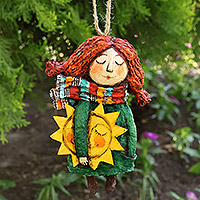 Pappmaché-Ornament „Dreamy Sunshine“ – handbemaltes Pappmaché-Ornament mit Mädchen und Sonne