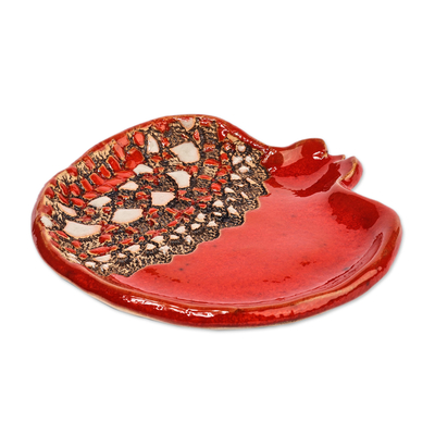 Keramik-Auffangbehälter, „Vibrant Red Pomegranate“ (Paar) – 2 glasierte Keramik-Granatapfel-Auffangbehälter in Rot, Weiß und Grau