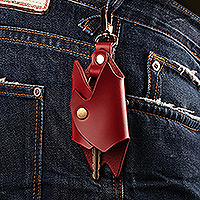 Leder-Schlüsselanhänger „Nachtritter in Rot“ – Fledermaus-Schlüsselanhänger aus 100 % rotem Leder aus Armenien