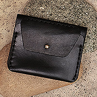 Lederbrieftasche „Dark Treasury“ – Geldbörse aus 100 % schwarzem Leder mit Münzfach vorne