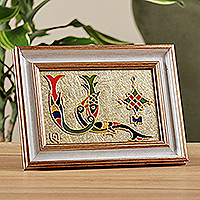 Wohnakzent aus bemaltem Glas, „Birdy A“ – traditioneller dekorativer Wohnakzent aus bemaltem Glas mit Buchstabe A
