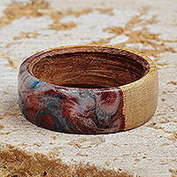 Anillo de banda de madera, 'Evening Thoughts' - Anillo de banda de madera de albaricoque tallado a mano en tonos azules y rojos