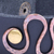 Pulsera con detalles en cobre - Pulsera de pulsera de cuero negro sintético con detalles en cobre