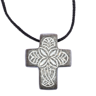 Collar colgante de piedra - Collar con colgante de cruz de piedra gris frondoso de Armenia