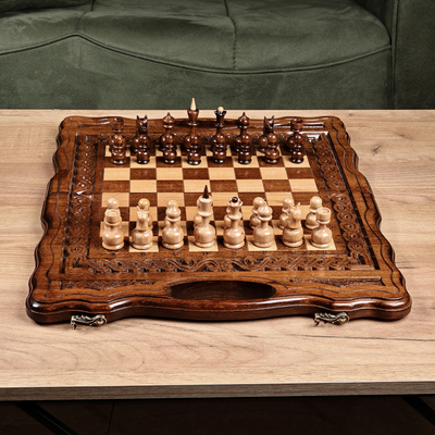 Juego de mesa de madera. - Juego de mesa de ajedrez y backgammon de madera hecho a mano.