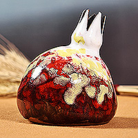 Figura de cerámica, 'Encanto de compromiso' - Figura de granada de cerámica roja y blanca pintada a mano