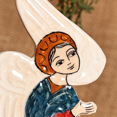 Adornos de cerámica, (par) - Par de adornos de cerámica vidriada pintados a mano con temática de ángeles