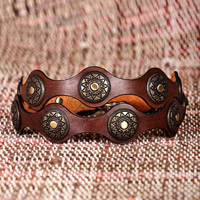 Cinturón de cuero, 'Magnifience Cores' - Cinturón de cuero marrón y metal con acabado envejecido de Armenia