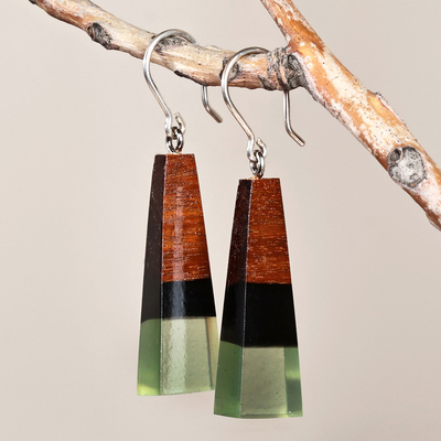 Ohrhänger aus Holz und Harz - Geometrische Ohrringe aus Walnussholz und grünem Harz