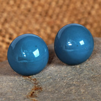 Pendientes de botón de cerámica, 'Bright Blue Globe' - Pendientes modernos de botón de cerámica azul brillante con postes