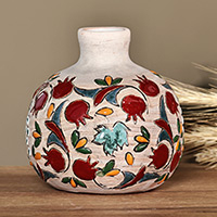 Jarrón de cerámica, 'Juicy Pomegranate' - Jarrón redondo de cerámica de granada pintado a mano de Armenia