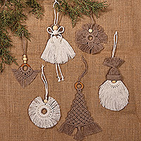 Makramee-Ornamente aus Baumwolle, „Waldwunderland“ (6er-Set) – 6er-Set weihnachtlich inspirierte braune Makramee-Ornamente aus Baumwolle