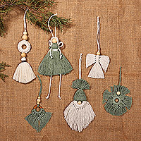 Makramee-Ornamente aus Baumwolle, „Grünes Wunderland“ (6er-Set) – 6er-Set weihnachtlich inspirierte grüne Makramee-Ornamente aus Baumwolle