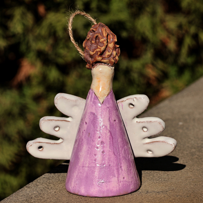 Glockenornament aus glasierter Keramik - Bemalte Glockenverzierung aus lila glasierter Keramik mit Engelsmotiv