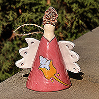 Adorno de campana de cerámica esmaltada, 'Flor angelical en rojo' - Adorno de campana de cerámica roja y naranja con temática de ángel floral