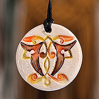 Collar colgante de cerámica, 'Jardín solar' - Collar colgante de cerámica redondo frondoso de tonos cálidos pintado a mano