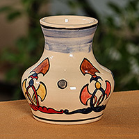 Mini jarrón de cerámica, 'Serene Regality' - Mini jarrón de cerámica azul y marfil pintado con estampado clásico