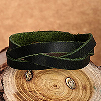 Pulsera de hilo de cuero, 'Braided Glam' - Pulsera de pulsera de hilo de cuero estilo trenzado en verde