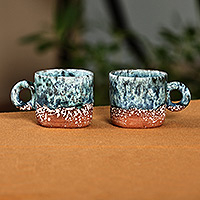 Taza y platillo de cerámica, 'Blue Coffee Breeze' (juego de 2) - Juego de 2 tazas y platillos de cerámica azul y marrón hechos a mano