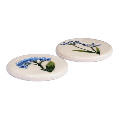 Imanes cerámicos, (par) - Dos imanes de cerámica pintados a mano con motivos de flores azules