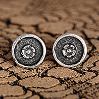 Pendientes de botón de plata de ley, 'Spring Nucleus' - Pendientes de botón de plata de ley florales redondos oxidados
