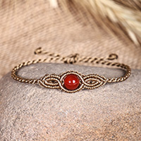 Agate macrame pendant bracelet, 'Goddess of Fire' - Handcrafted Beige Cotton and Agate Macrame Pendant Bracelet