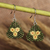 Pendientes colgantes con cuentas de vidrio - Pendientes colgantes con cuentas de vidrio verde y amarillo con temática floral