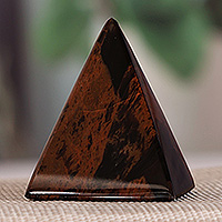 Obsidian sculpture, 'Vestiges of Courage' (medium) - Modern Medium-Sized Dark Brown Obsidian Pyramid Sculpture