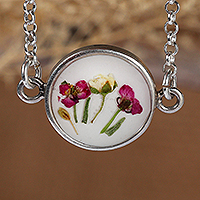 Natural flower pendant bracelet, 'Primaveral Emblem' - Nature-Themed Resin-Coated Natural Flower Pendant Bracelet