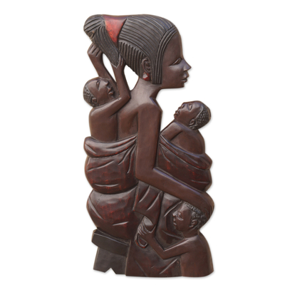 Holzwandschmuck, 'Devoted Mother' (hingebungsvolle Mutter) - Afrikanische kulturelle Sese Holzmauer-Verzierung