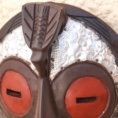 Ghanaische Holzmaske, 'Zelebrieren Sie den Frieden' - Afrikanische Holzmaske
