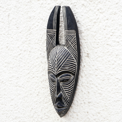 Máscara de madera de Ghana - Máscara de madera africana tallada a mano.