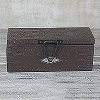 Wood jewelry box, 'Gecko Guardian' - Wood jewelry box