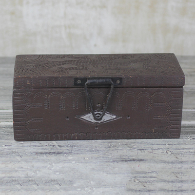 Wood Jewellery box, 'Gecko Guardian' - Wood Jewellery box