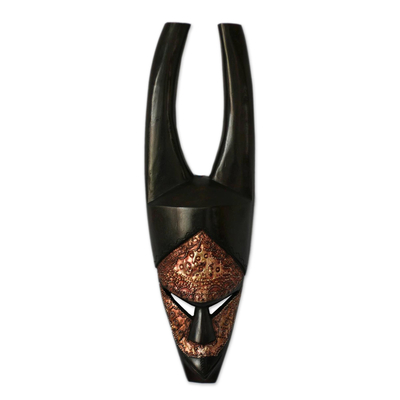 Maske aus Yoruba-Holz, 'Tanzendes Horn - Handgefertigte Holzmaske