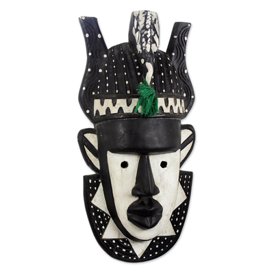 Afrikanische Holzmaske, 'Das Geschenk der Natur - Afrikanische Holzmaske