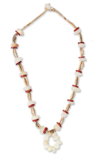 Halskette mit Anhänger aus Achat und Keramik, „Odopa“ – einzigartige Halskette aus recycelten Scheiben und Achat