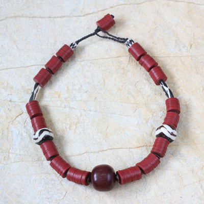 Halskette aus Knochen und Harzperlen, 'Nhyira Pa' - Halskette aus Knochen und Harzperlen