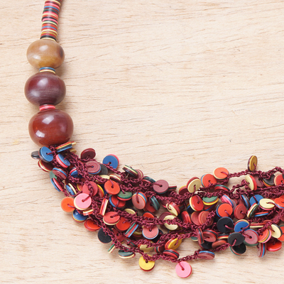 Halskette mit Hornperlen, 'Lebendiger Sonnenuntergang'. - Recycelte Perlenkette aus Afrika