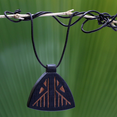 Halskette mit Anhänger aus Teakholz, 'Mframadan' - Halskette mit Anhänger aus Teakholz