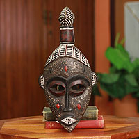 Máscara de madera de Ghana, 'Buena suerte' - Máscara de madera africana única