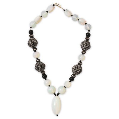 Halskette mit Perlenanhänger - Halskette mit Perlenanhänger aus Ghana