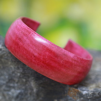 Leather cuff bracelet, 'Annula in Pink'